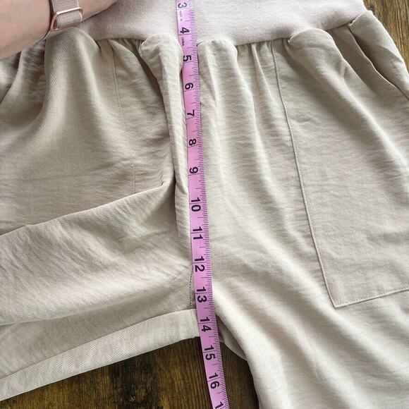 Womens High Waisted Crop Joggers Size M Tan Beige Elastic Waist Pull On Pockets - Picture 7 of 8